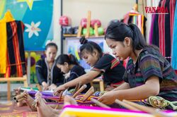 Dệt bản sắc từ mái trường