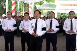 Gia Lai truy điệu, an táng 18 hài cốt liệt sĩ quân tình nguyện và chuyên gia Việt Nam hy sinh trên đất bạn Campuchia