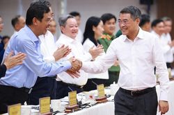 Thủ tướng Lê Minh Hưng làm việc với Ban Thường vụ Thành ủy Đồng Nai