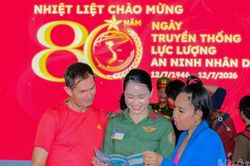 [Ảnh] Người d&acirc;n trải nghiệm c&aacute;c hoạt động thực tế về c&ocirc;ng t&aacute;c bảo vệ an ninh quốc gia