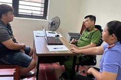 Tuyệt đối chấp hành hiệu lệnh của lực lượng thực thi công vụ