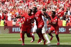 Siêu dự bị tỏa sáng, chủ nhà Canada có điểm đầu tiên tại World Cup