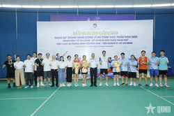 Trung tâm Y tế Tân Cảng tổ chức giải giao lưu cầu lông