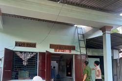 Mưa kèm dông lốc làm tốc mái nhiều nhà dân