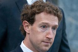 Facebook sập toàn cầu, Mark Zuckerberg 'bốc hơi' hàng tỷ USD?