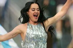 M&agrave;n tr&igrave;nh diễn thảm họa của Katy Perry tại World Cup