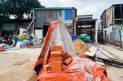Nhiều hộ dân tháo dỡ nhà bàn giao mặt bằng, gỡ nút thắt đường dẫn vào cao tốc