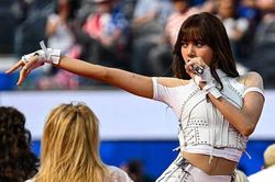 Lisa BLACKPINK làm nên lịch sử tại World Cup với màn biểu diễn cực nóng bỏng