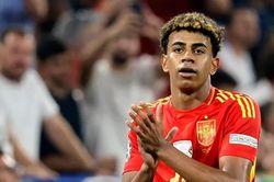 Lamine Yamal được khen trước World Cup đến chính chủ cũng ngại