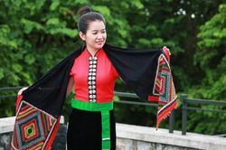Chiếc khăn Piêu và những câu chuyện được thêu bằng chỉ màu