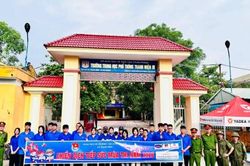 Ấn tượng 'áo xanh' tiếp sức mùa thi