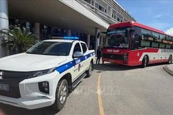 Cảnh sát giao thông hỗ trợ sản phụ chuyển dạ đến bệnh viện an toàn