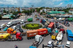 Cận cảnh tuyến đường logistics huyết mạch phía Đông Tp.HCM trước ngày 'thay áo mới'