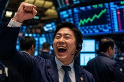 Cú IPO lịch sử của SpaceX kéo xanh chứng khoán Mỹ
