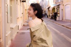 Song Hye Kyo khoe nhan sắc nổi bần bật giữa trời &Acirc;u