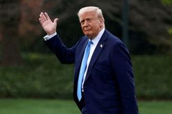 Tòa án tiếp tục yêu cầu gỡ tên Donald Trump khỏi Trung tâm Kennedy