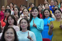 TPHCM: Hơn 300 phụ nữ phường T&acirc;n Đ&ocirc;ng Hiệp r&egrave;n luyện phong th&aacute;i tự tin ch&agrave;o mừng Đại hội