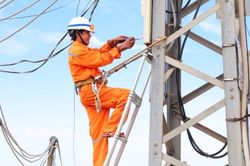 Quảng Ngãi: Lý Sơn giữ dòng điện thông suốt giữa mùa cao điểm