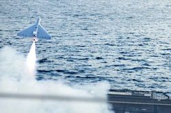 Mỹ bắn hạ nhiều UAV của Iran gần eo biển Hormuz
