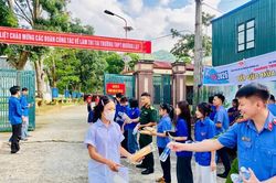 Lan tỏa những hành động đẹp giữa mùa thi