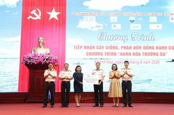 Vùng 4 Hải quân tiếp nhận vật tư, cây giống hưởng ứng chương trình 'Xanh hóa Trường Sa'