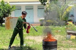 Thực tập phương án chữa cháy và cứu nạn tại Trại tạm giam số 1