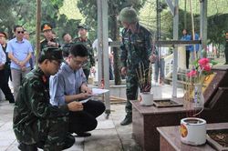Lấy mẫu, b&agrave;n giao v&agrave; số h&oacute;a th&ocirc;ng tin mẫu h&agrave;i cốt liệt sĩ