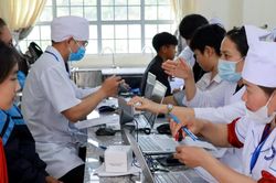 Vận h&agrave;nh hệ thống số gi&aacute;m s&aacute;t kh&aacute;m sức khỏe to&agrave;n d&acirc;n