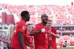 Cyle Larin giải cứu Canada trước Bosnia: Điểm nhấn từ băng ghế dự bị và sự vô duyên của Jonathan David
