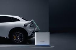 Xiaomi ra mắt cánh tay robot sạc xe điện tự động: Giải pháp cho kỷ nguyên xe thông minh