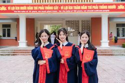 3 chị em sinh ba cùng đỗ vào lớp 10-Trường THPT chuyên Lương Văn Tuỵ