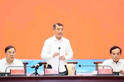 Thủ tướng Lê Minh Hưng làm việc với Ban Thường vụ Thành ủy Thành phố Hồ Chí Minh
