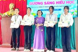 Trao hơn 100 triệu từ Quỹ khuyến học Nguyễn Sinh Sắc và tài trợ tiếp sức sinh viên Trường Cao đẳng Y tế Tiền Giang