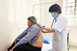 Bảo hiểm y tế đồng hành chăm sóc sức khỏe trẻ em và người cao tuổi
