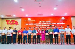 Tôn vinh 19 tập thể, gia đình và 150 cá nhân hiến máu tình nguyện tiêu biểu