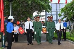 Ph&oacute; Thủ tướng Hồ Quốc Dũng dự lễ truy điệu, an t&aacute;ng 18 h&agrave;i cốt liệt sĩ tại Gia Lai