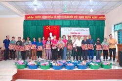 Lan tỏa yêu thương tới các hộ nghèo đặc biệt khó khăn ở miền Tây Nghệ An