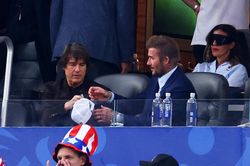 Dàn sao VIP xem Mỹ khai mạc World Cup 2026: Tom Cruise sánh vai David Beckham