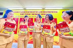 'Nhật ký Ba nhất' của những 'bông hồng thép'