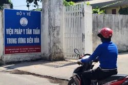 L&ugrave;i thời gian x&eacute;t xử hai cựu viện trưởng c&ugrave;ng thuộc cấp nhận tiền để biến người khỏe mạnh th&agrave;nh t&acirc;m thần