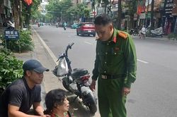Kịp thời giúp đỡ người dân gặp nạn giữa đường