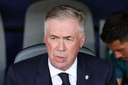HLV Ancelotti phải thốt lên một điều khi Brazil bị ngáng đường trận ra quân