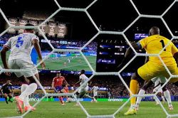 Scotland gi&agrave;nh chiến thắng đầu ti&ecirc;n tại World Cup sau 36 năm
