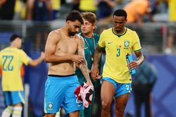 Người h&acirc;m mộ n&oacute;i g&igrave; khi Brazil để Morocco cầm h&ograve;a