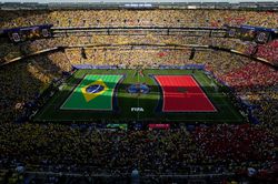 Bức ảnh ở trận Brazil - Morocco giúp FIFA tránh khỏi cảnh 'muối mặt'