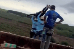 Cô gái nhảy bungee tử vong vì nhân viên quên móc dây an toàn ở Brazil