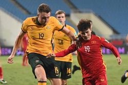 Trung vệ từng chạm trán tuyển Việt Nam gây sốt ở World Cup
