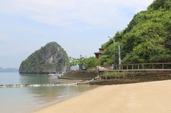 Điều ít biết về bãi biển kín tiếng 'đẹp nhất thế giới' ở Việt Nam