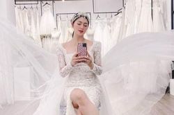 Thanh Trúc mặc váy cưới gây chú ý