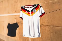 Thực hư áo đấu World Cup của tuyển Đức bị đội giá gần 9 lần